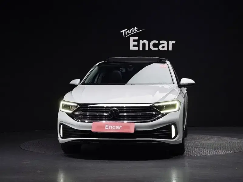 2023 Volkswagen Jetta с пробегом 24 590 км