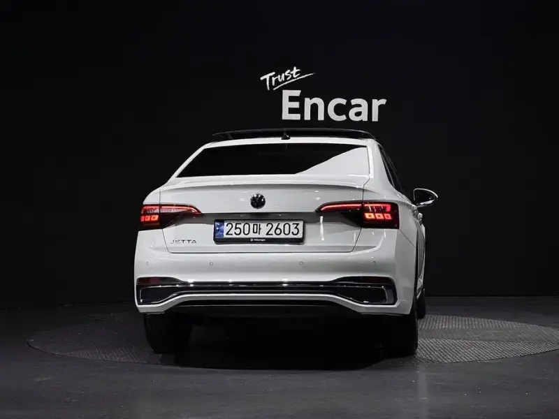 2023 Volkswagen Jetta с пробегом 24 590 км