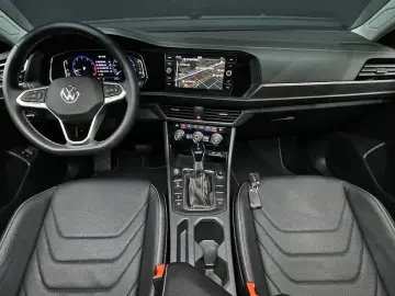 2023 Volkswagen Jetta с пробегом 24 590 км