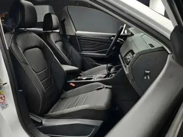 2023 Volkswagen Jetta с пробегом 24 590 км