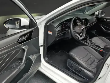 2023 Volkswagen Jetta с пробегом 24 590 км