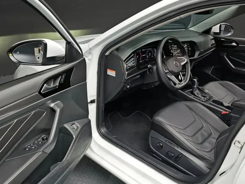 2023 Volkswagen Jetta с пробегом 24 590 км
