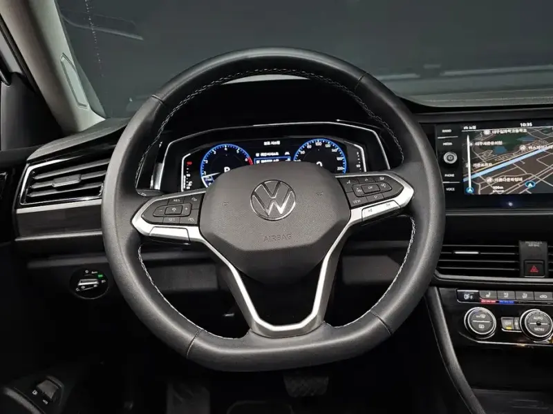 2023 Volkswagen Jetta с пробегом 24 590 км