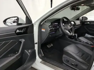 2023 Volkswagen Jetta с пробегом 26 858 км