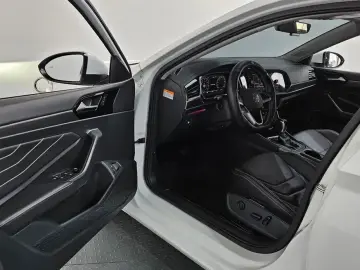 2022 Volkswagen Jetta с пробегом 36 059 км