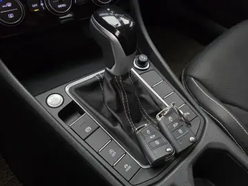 2023 Volkswagen Jetta с пробегом 40 199 км