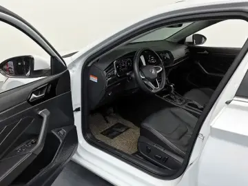 2023 Volkswagen Jetta с пробегом 40 199 км