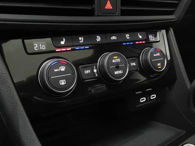 2023 Volkswagen Jetta с пробегом 40 199 км