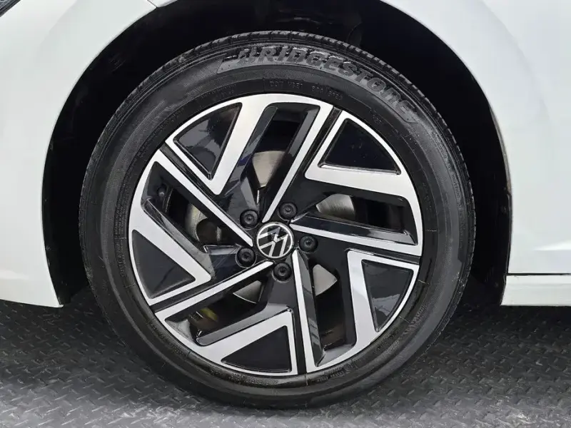 2024 Volkswagen Jetta с пробегом 34 800 км
