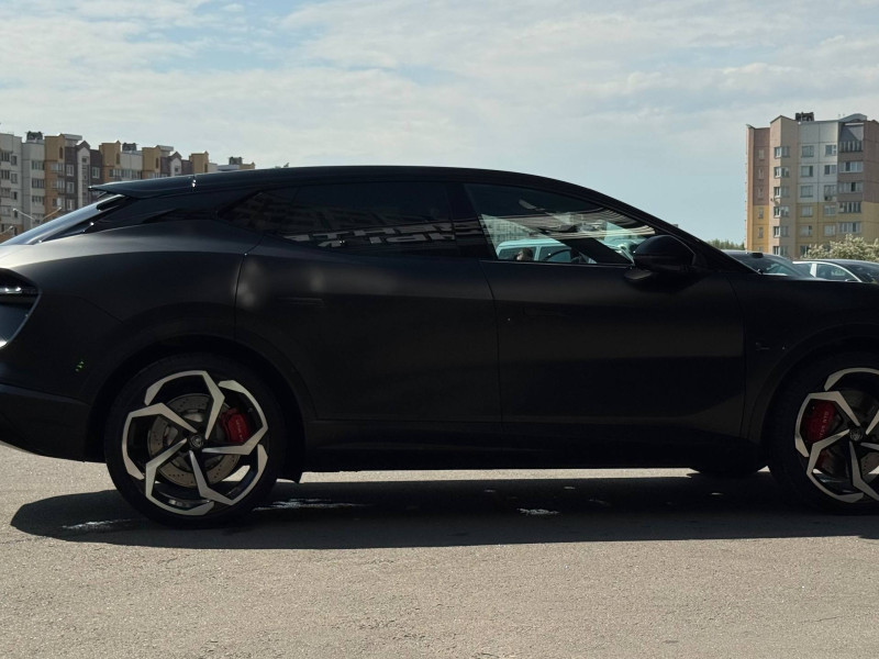 2025 Lotus Eletre с пробегом 5 000 км