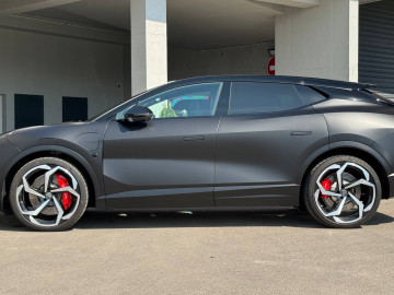 2025 Lotus Eletre с пробегом 5 000 км