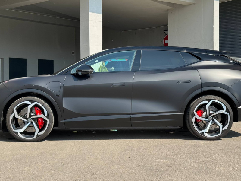2025 Lotus Eletre с пробегом 5 000 км