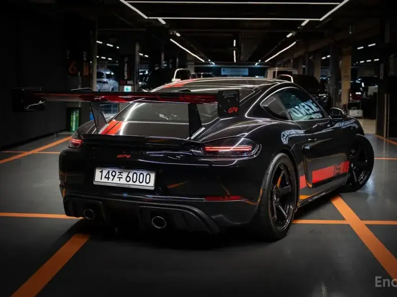 2020 Porsche Cayman GT4 с пробегом 15 000 км