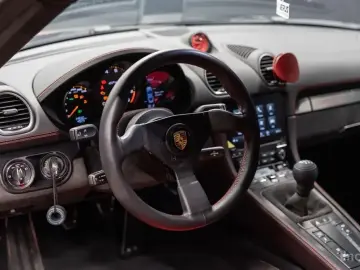 2020 Porsche Cayman GT4 с пробегом 15 000 км