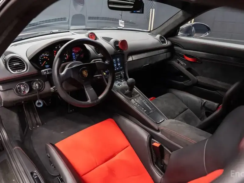 2020 Porsche Cayman GT4 с пробегом 15 000 км