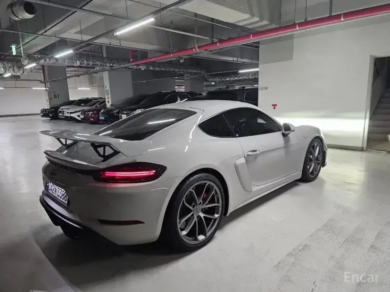 2022 Porsche Cayman GT4 с пробегом 6 990 км