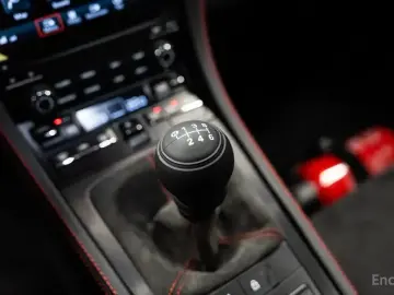 2020 Porsche Cayman GT4 с пробегом 15 000 км
