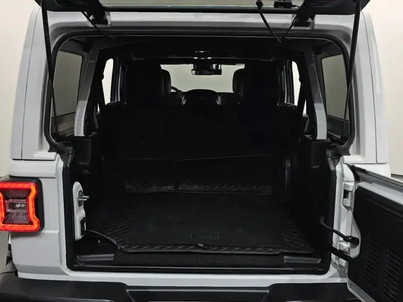 2022 Jeep Wrangler с пробегом 45 567 км