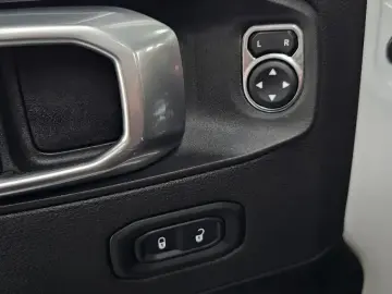 2022 Jeep Wrangler с пробегом 45 567 км
