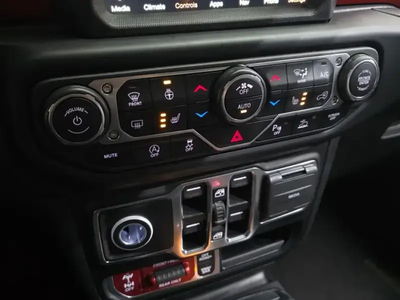 2022 Jeep Wrangler с пробегом 26 037 км
