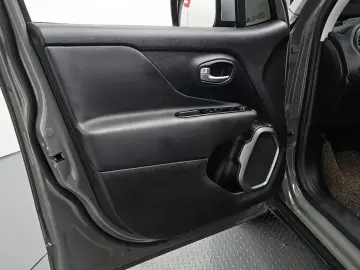 2022 Jeep Renegade с пробегом 27 574 км