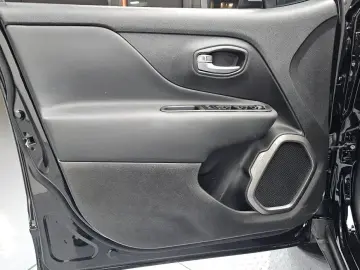 2022 Jeep Renegade с пробегом 13 292 км