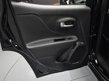 2022 Jeep Renegade с пробегом 13 292 км