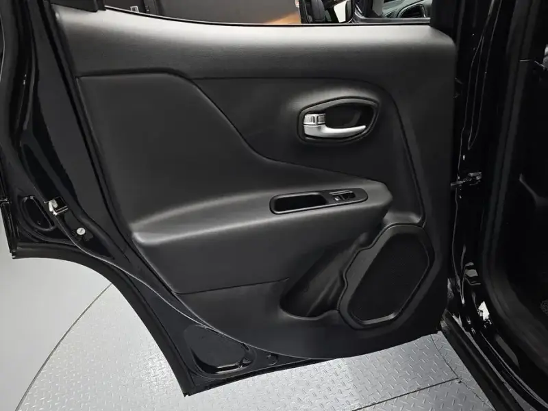 2022 Jeep Renegade с пробегом 13 292 км