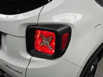 2022 Jeep Renegade с пробегом 10 662 км