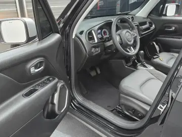 2022 Jeep Renegade с пробегом 18 704 км