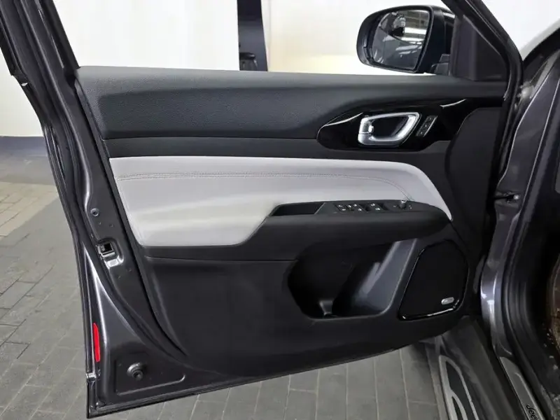 2022 Jeep Compass с пробегом 32 499 км