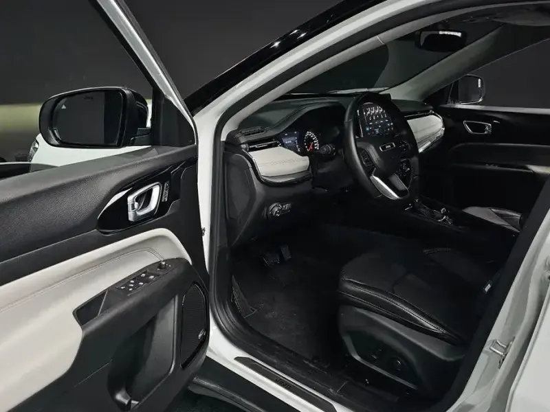 2022 Jeep Compass с пробегом 9 787 км