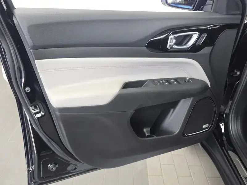 2022 Jeep Compass с пробегом 33 203 км