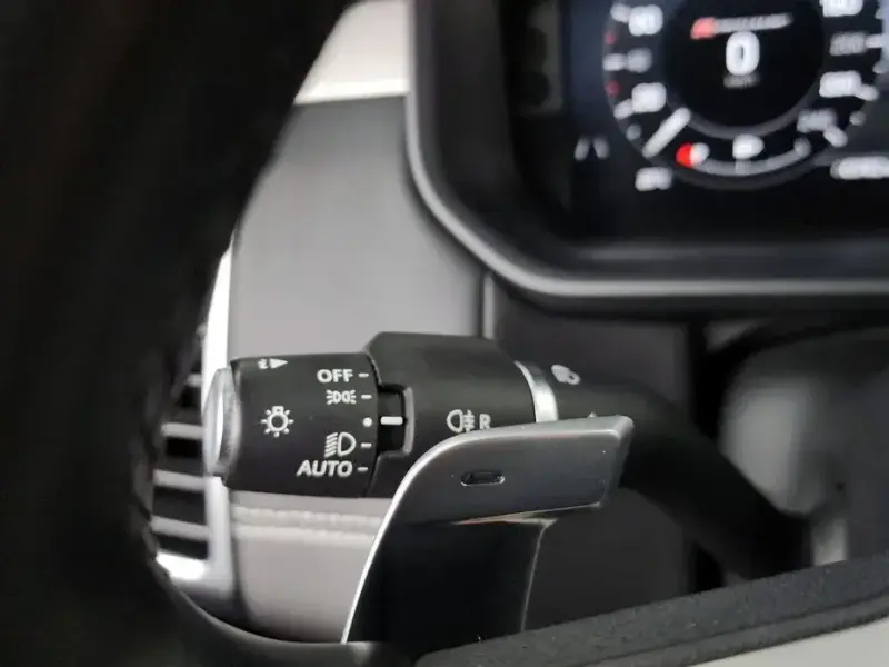 2023 Land Rover Discovery с пробегом 65 782 км