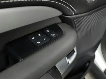2023 Land Rover Discovery с пробегом 65 782 км