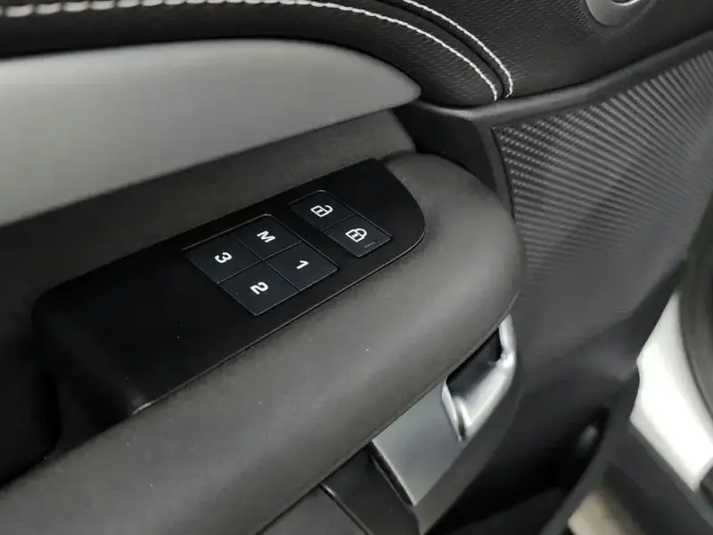 2023 Land Rover Discovery с пробегом 65 782 км