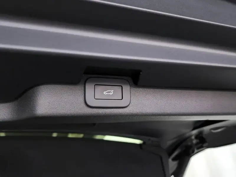 2023 Land Rover Discovery с пробегом 65 782 км