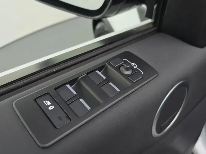 2023 Land Rover Discovery с пробегом 76 919 км