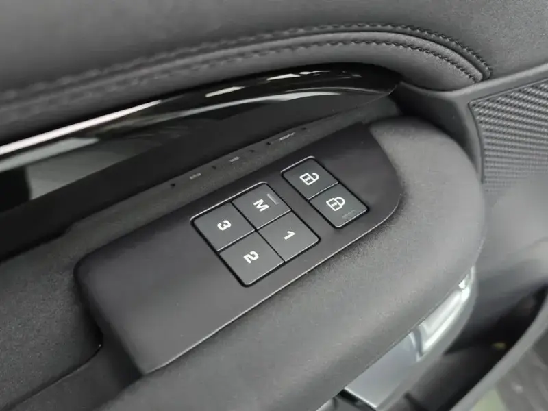 2023 Land Rover Discovery с пробегом 76 919 км