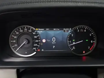 2023 Land Rover Discovery с пробегом 37 750 км