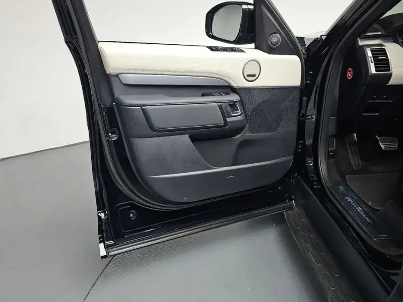 2023 Land Rover Discovery с пробегом 37 750 км