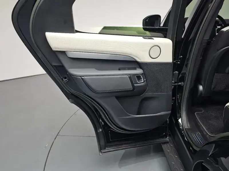 2023 Land Rover Discovery с пробегом 37 750 км