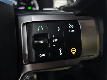 2023 Land Rover Discovery с пробегом 37 750 км