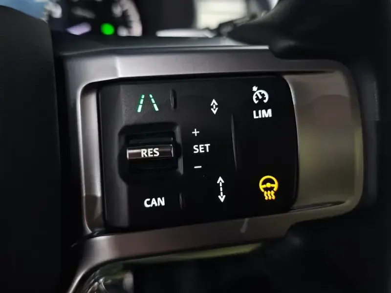 2023 Land Rover Discovery с пробегом 37 750 км