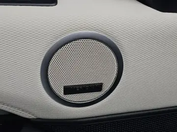 2023 Land Rover Discovery с пробегом 37 750 км