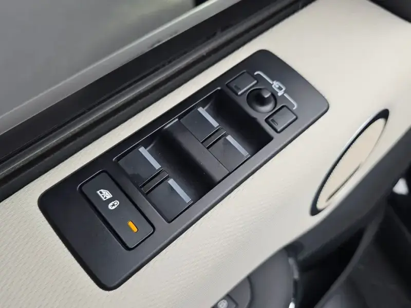 2023 Land Rover Discovery с пробегом 37 750 км