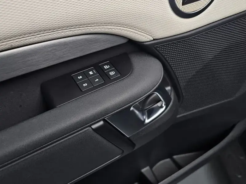 2023 Land Rover Discovery с пробегом 37 750 км