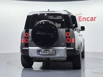 2022 Land Rover Defender с пробегом 105 267 км