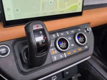 2022 Land Rover Defender с пробегом 105 267 км