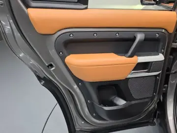 2022 Land Rover Defender с пробегом 105 267 км